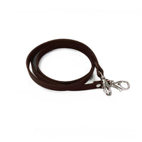 Bandoulière fine pour pochette en cuir marron foncé lisse 1 cm - mousquetons personnalisables - les-jolies-anses
