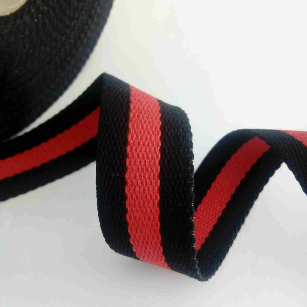 http://lesjoliesanses.com/cdn/shop/products/sangle-sac-bicolore-coton-noir-rouge-1_1024x1024.jpg?v=1578571364