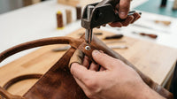 Comment fixer des rivets sur une anse de sac